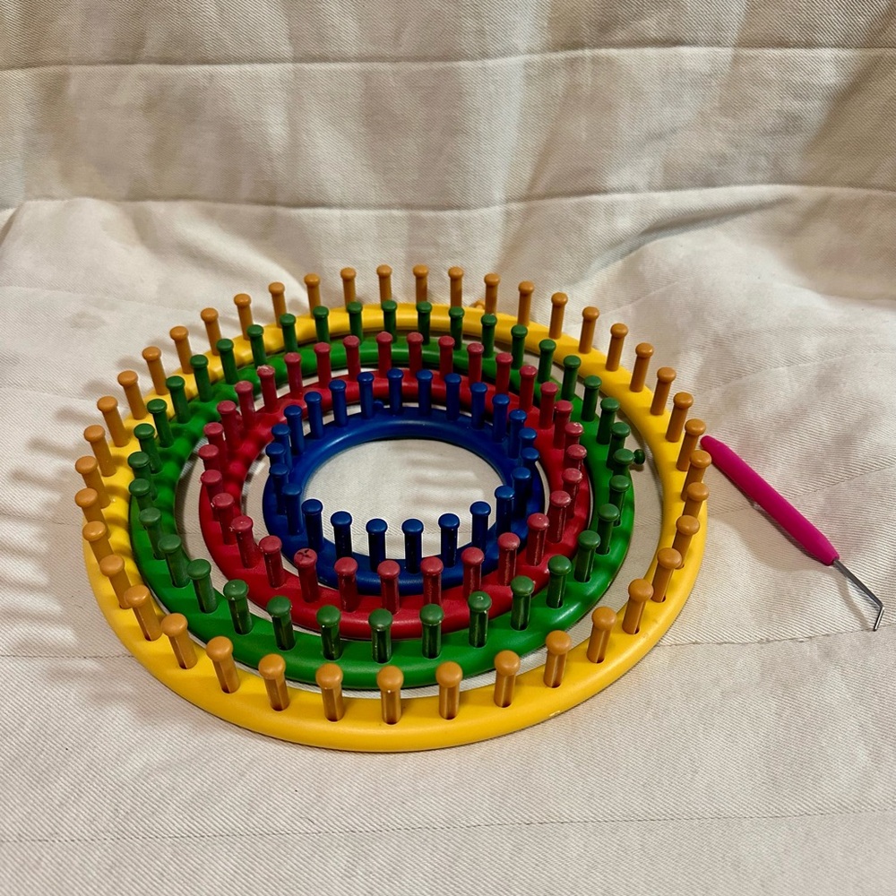 Multicolor Knitting Loom Set with Hook